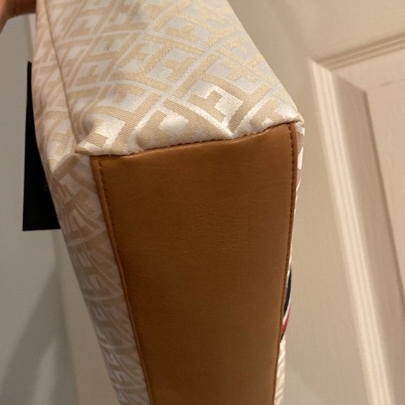 New with Tags- Tommy Hilfiger- “The Shopper” Bag-Lots of pockets!! - Picture 6 of 12